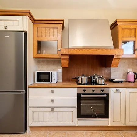 Ourania Near Myrtos * Divarata